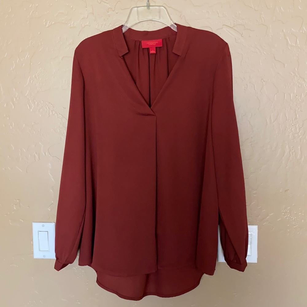 Jennifer Lopez auburn/burnt sienna blouse